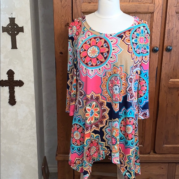 Honeyme Tops - Like NEW🌟Tunic Colorful Floral 3/4 Sleeve Top🌈